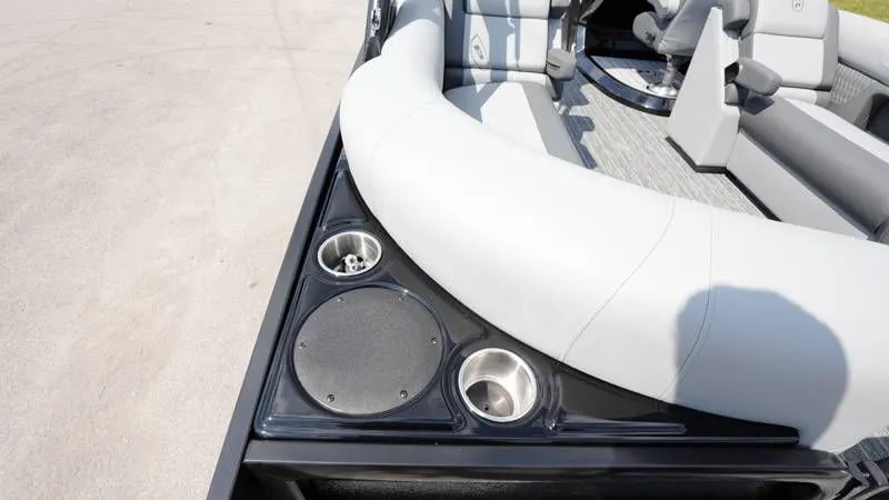 Slide: The Image of Premier 230 Solaris RF-CL 2026 - 31