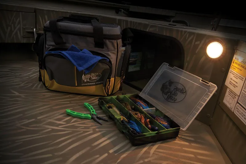 Slide: The Image of Tracker Grizzly 1654 T Sportsman 2024 - 26