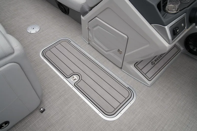 Slide: The Image of Regency 230 LE3 Sport 2025 - 24