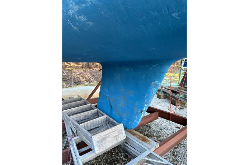 Slide: The Image of Keel of a 1981 Catalina 22 sailboat on a wooden stand. - 18