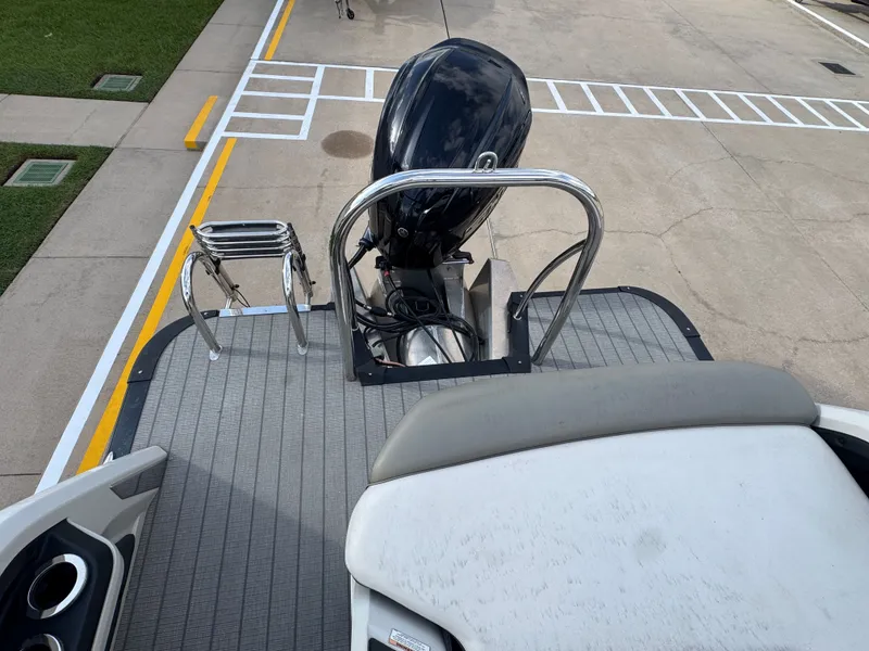 Slide: The Image of Tahoe CAS VRBW25T 2023 - 24