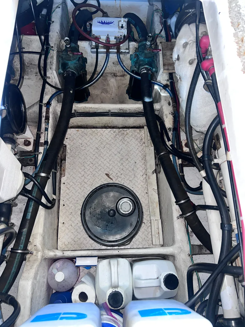 Slide: The Image of Maxum 4100 SCB 2001 - 64