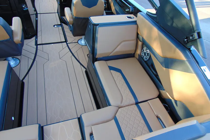 Slide: The Image of 2026 Yamaha Boats 255XD interior with tan and blue seating, modern design, and sleek flooring. - 8