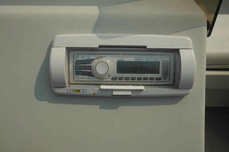 Slide: The Image of Boat stereo system on a 1988 Boston Whaler 17 Super Sport. - 29