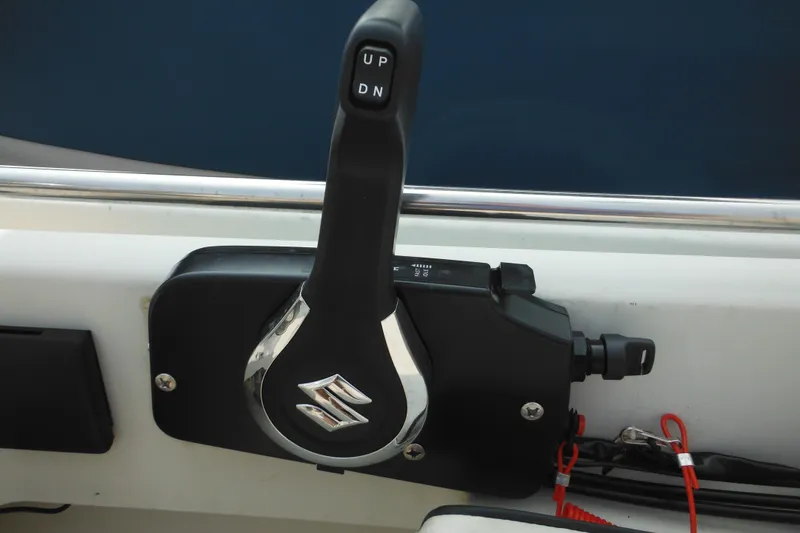 Slide: The Image of Throttle control of a 1988 Boston Whaler 17 Super Sport boat with Suzuki branding. - 31