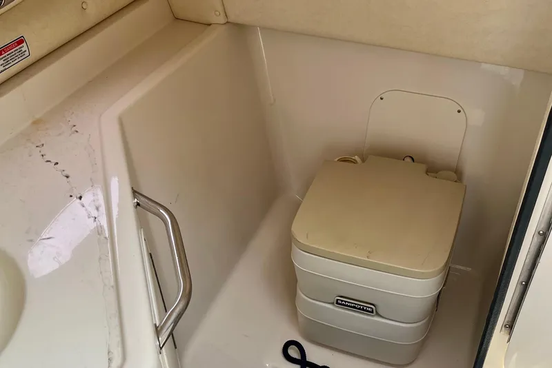 Slide: The Image of 2005 Sea Ray 270 SLX boat on trailer, side view, sunny day. - 14