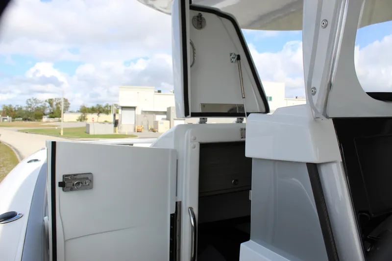 Slide: The Image of Mystic Powerboats M4200 2020 - 50