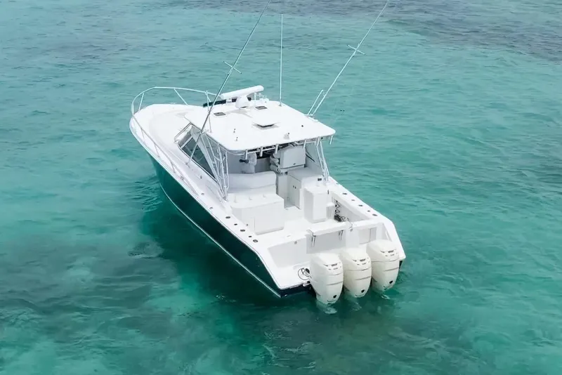 Slide: The Image of 2009 Jupiter 39 Express boat on clear turquoise water. - 1