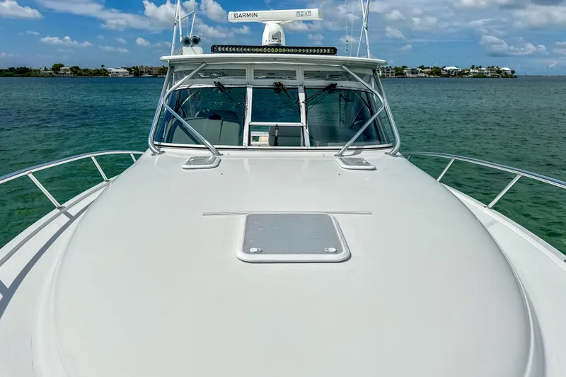 Slide: The Image of 2009 Jupiter 39 Express boat on calm water under a blue sky. - 10
