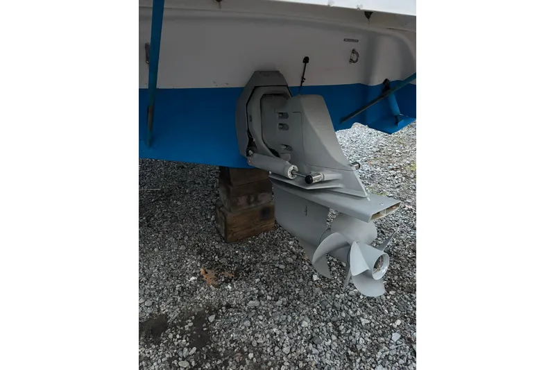 Slide: The Image of 2004 Four Winns 268 Vista boat propeller and stern on gravel. - 42