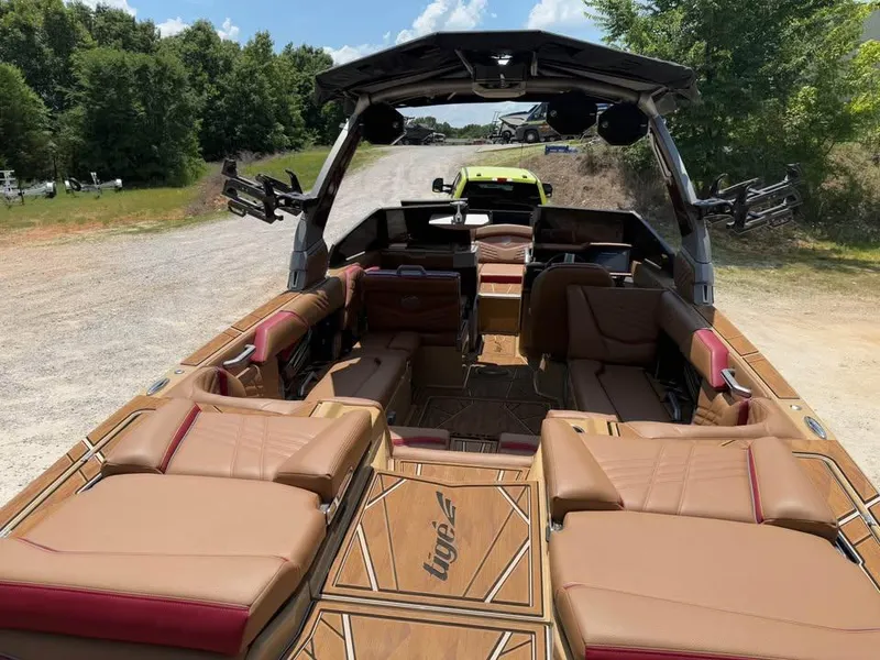 Slide: The Image of 2024 Tigé Ultré 25ZX boat interior with luxurious seating and modern design. - 7