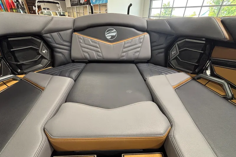 Slide: The Image of 2026 Tigé Ultré 25ZX interior with luxurious seating and modern design. - 15