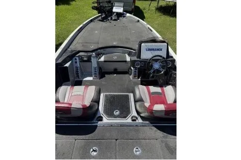 Slide: The Image of 2018 Ranger Z521L boat interior with dual seats and Lowrance electronics. - 3