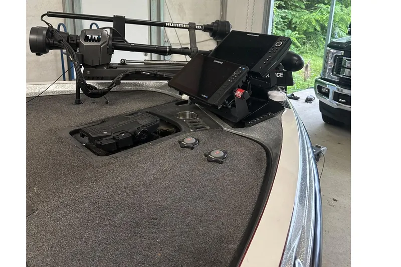 Slide: The Image of 2018 Ranger Z521L boat with advanced navigation and fishing equipment in a garage setting. - 5