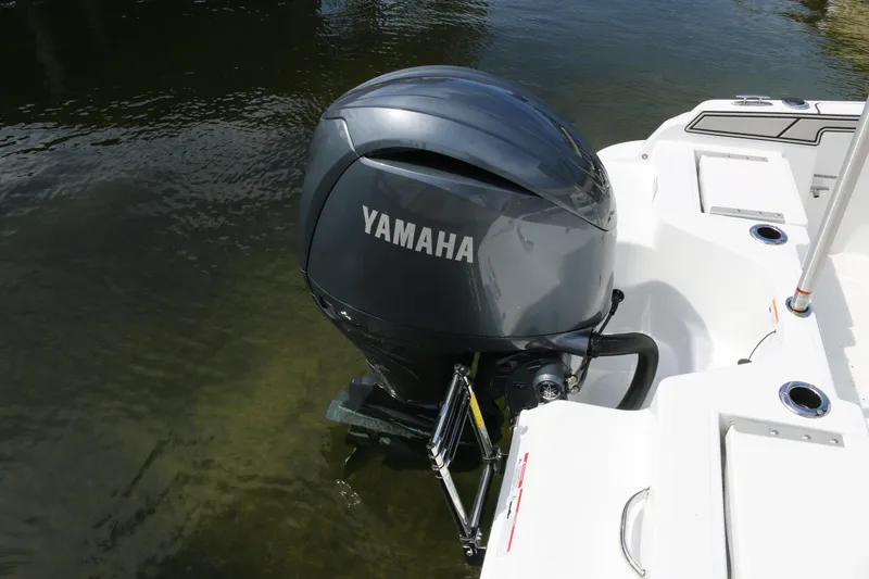 Slide: The Image of 2026 Wellcraft 202 Fisherman with Yamaha outboard motor in water. - 30
