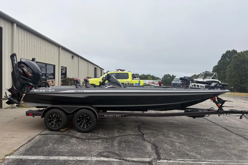 The Image of 2026 Skeeter ZXE21 boat on trailer, parked outside a building. - 0