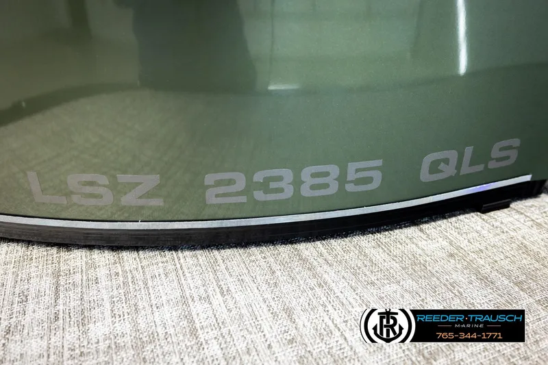 Slide: The Image of 2026 Avalon LSZ QLS boat model with Reeder-Trausch Marine branding. - 45