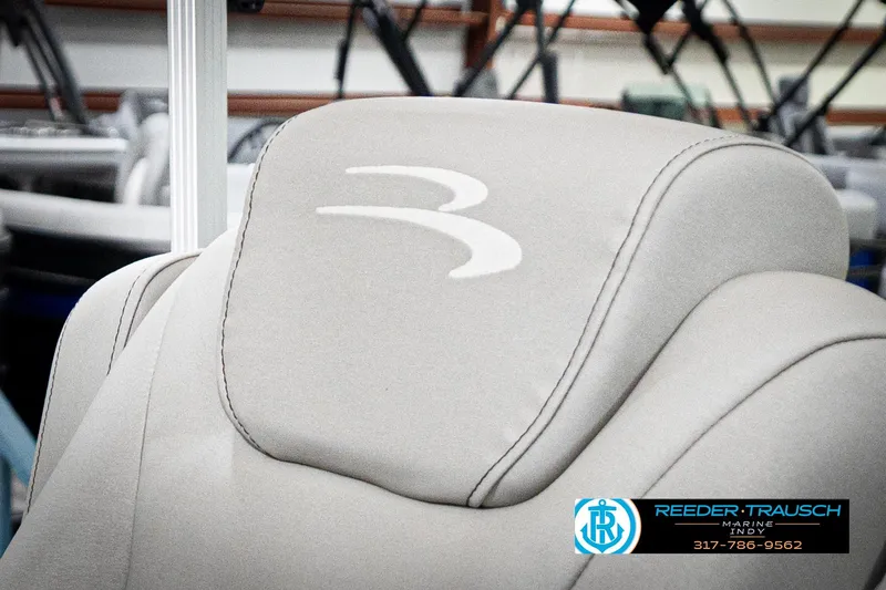 Slide: The Image of 2023 Bennington 20 SV boat seat with logo, showcased at Reeder Trausch Marine. - 44