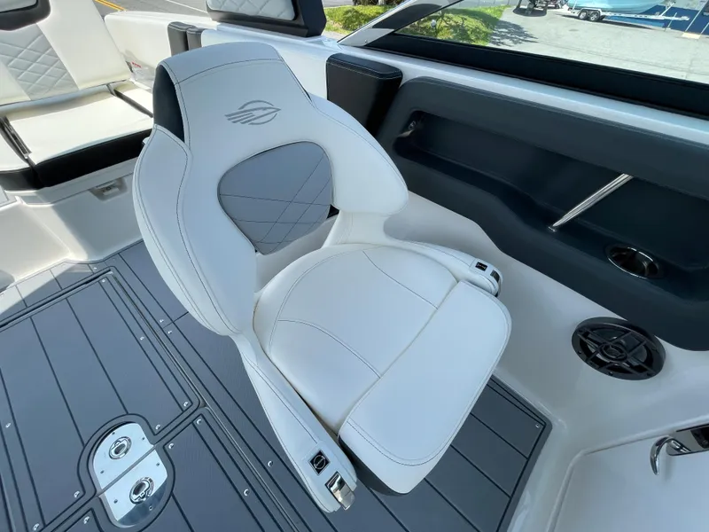 Slide: The Image of 2024 Chaparral 250 OSX boat interior with white captain's chair. - 27