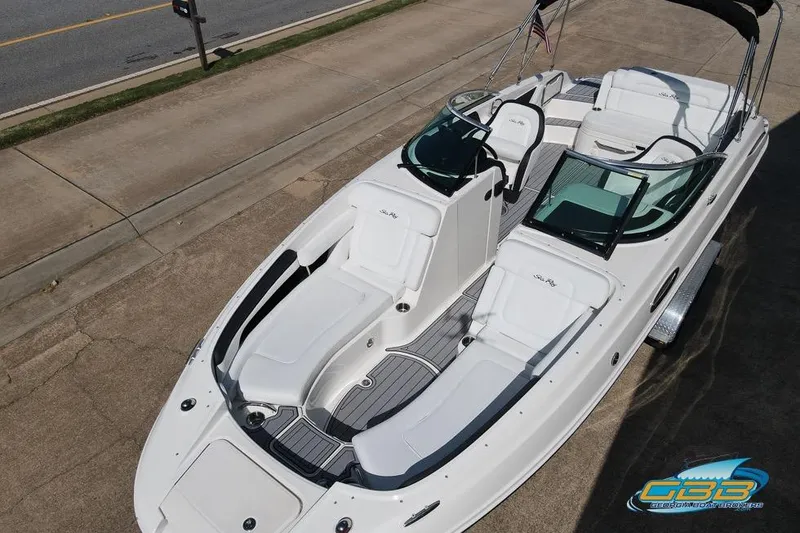 Slide: The Image of 2014 Sea Ray 260 Sundeck boat with spacious seating and sleek design. - 12