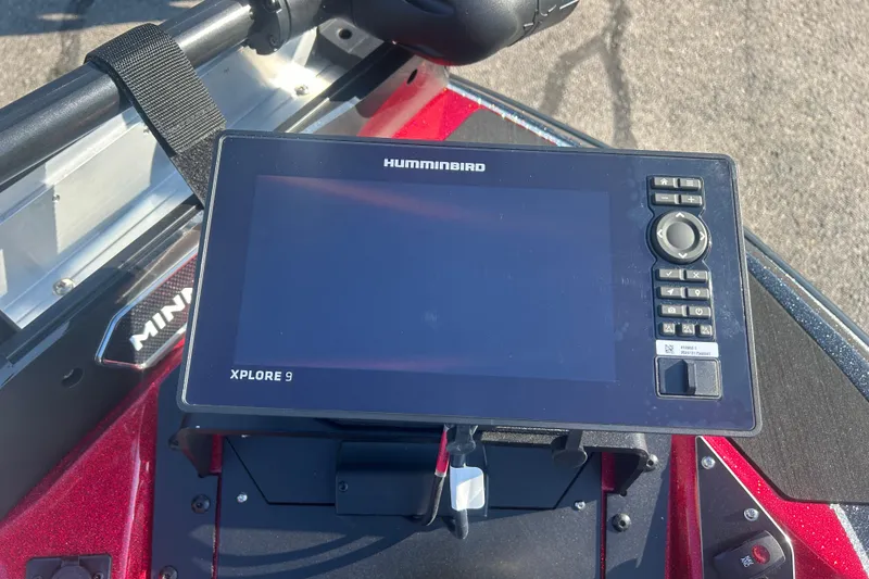 Slide: The Image of Humminbird Xplore 9 fishfinder on 2025 Skeeter ZXR21 boat dashboard. - 15