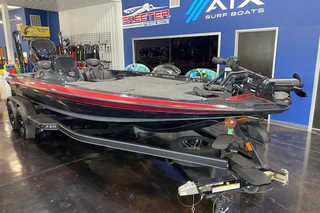 Slide: The Image of 2025 Skeeter ZXR21 boat in showroom, featuring sleek design and advanced equipment. - 3
