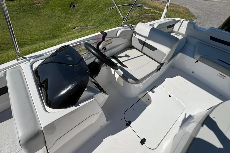 Slide: The Image of 2021 Hurricane SunDeck Sport 185 OB boat interior with steering console and seating. - 4
