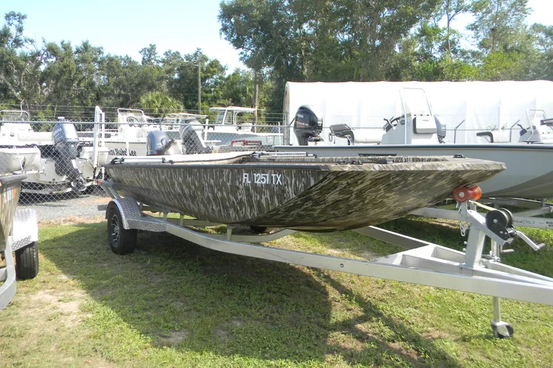 Avid 18 Commander 2025 for Sale | MarineSource
