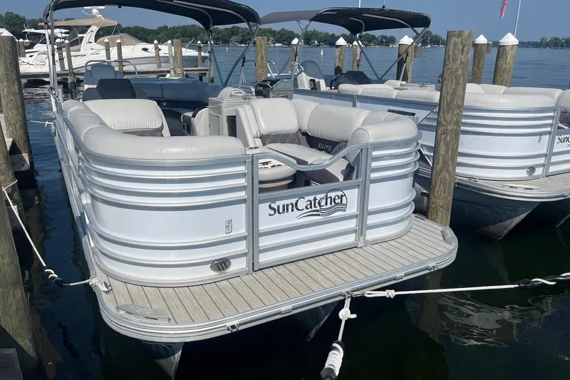 The Image of 2022 SunCatcher Elite 326C pontoon boat docked on a sunny day. - 1
