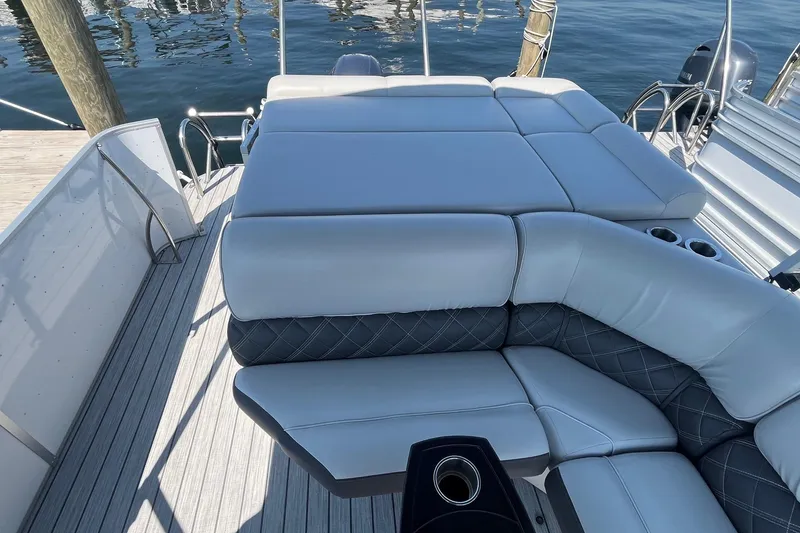 Slide: The Image of 2022 SunCatcher Elite 326C pontoon boat with luxurious seating and cup holders. - 21