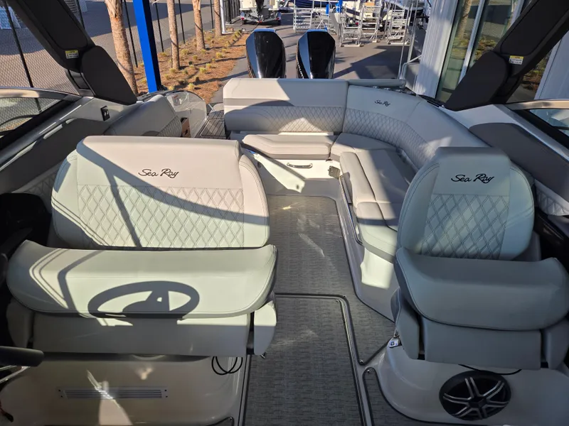 Slide: The Image of Sea Ray SLX 280 Outboard 2026 - 10
