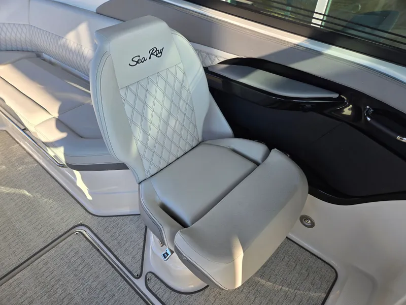 Slide: The Image of Sea Ray SLX 280 Outboard 2026 - 13