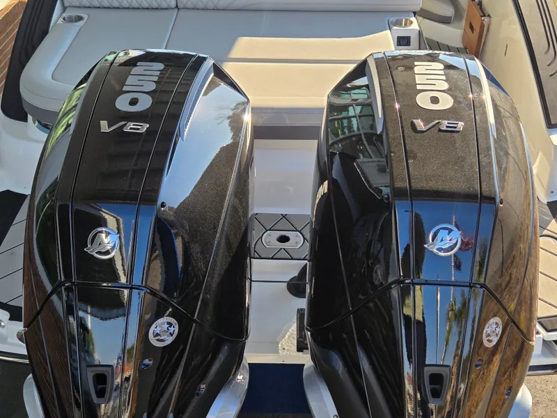 Slide: The Image of Sea Ray SLX 280 Outboard 2026 - 2