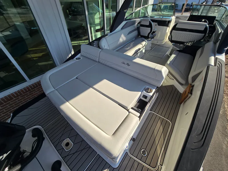 Slide: The Image of Sea Ray SLX 280 Outboard 2026 - 3