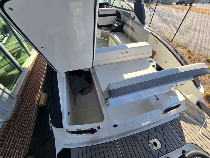 Slide: The Image of Sea Ray SLX 280 Outboard 2026 - 4