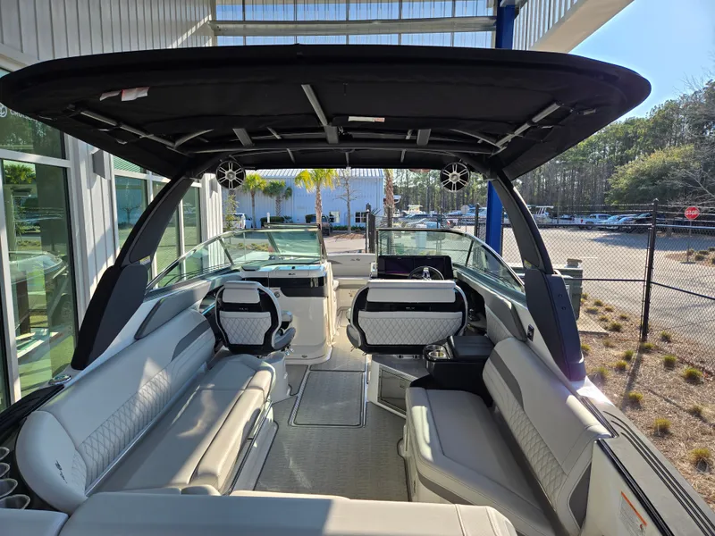 Slide: The Image of Sea Ray SLX 280 Outboard 2026 - 6