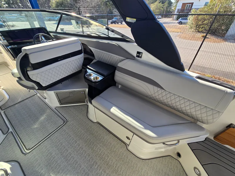 Slide: The Image of Sea Ray SLX 280 Outboard 2026 - 8