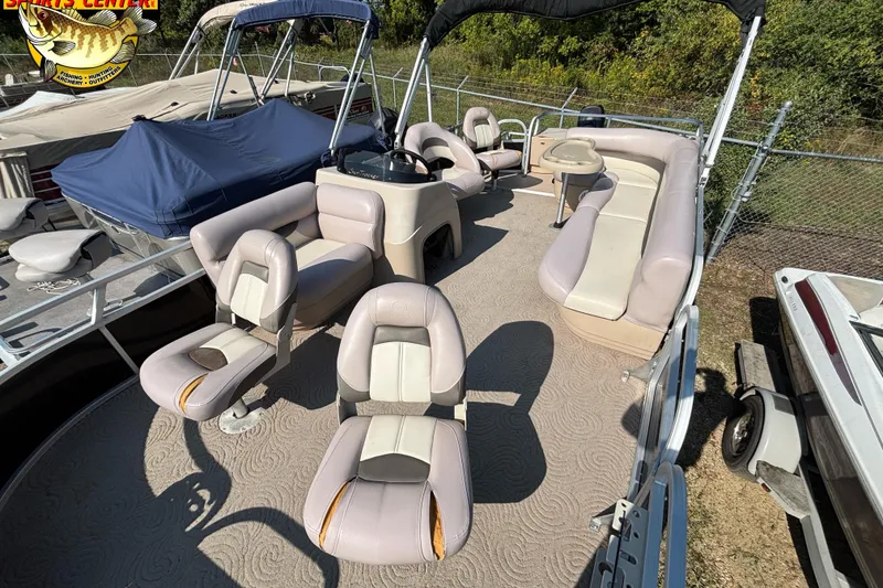Slide: The Image of 2014 Sun Tracker Fishin' Barge 20 DLX with spacious seating and fishing amenities. - 6