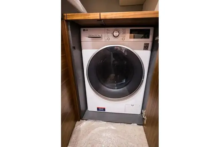 Slide: The Image of Front-loading LG washing machine in a Maritimo M 51 yacht, 2017 model. - 30