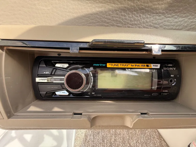 Slide: The Image of Crownline Boats 245 SS 2012 - 19