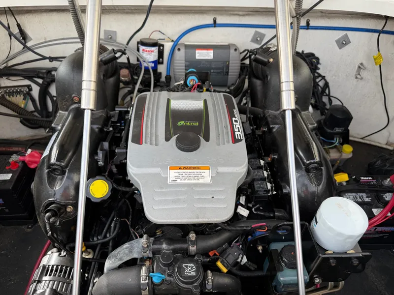 Slide: The Image of Crownline Boats 245 SS 2012 - 29