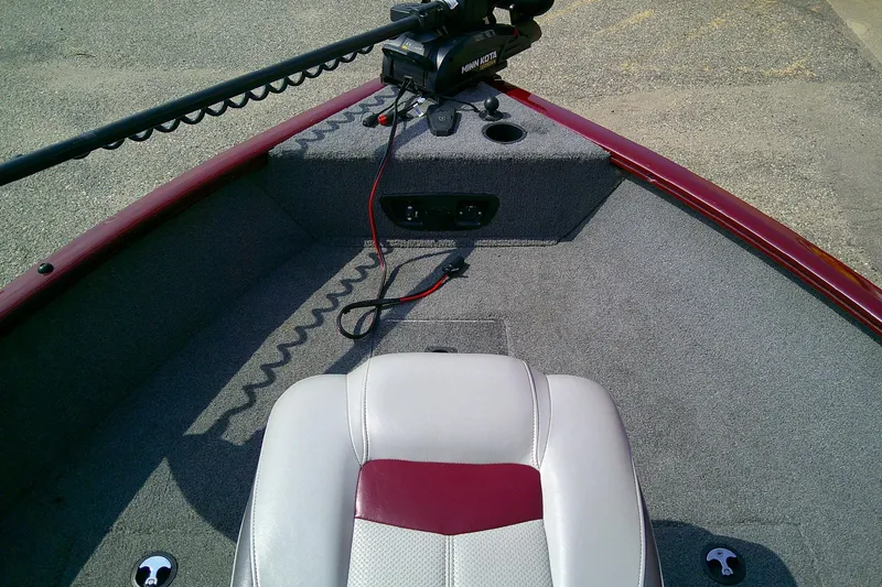 Slide: The Image of 2016 Tracker Pro Guide V-175 Combo boat interior with Minn Kota trolling motor. - 13