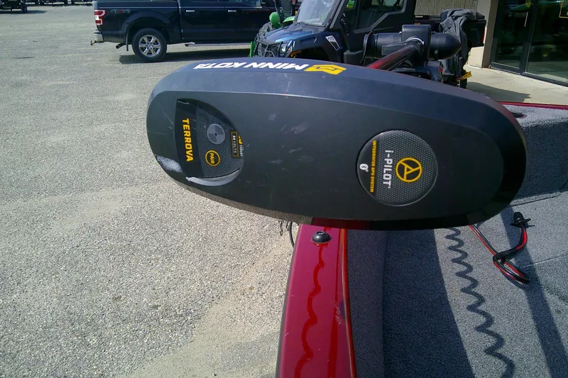 Slide: The Image of 2016 Tracker Pro Guide V-175 Combo with Minn Kota Terrova i-Pilot trolling motor. - 14