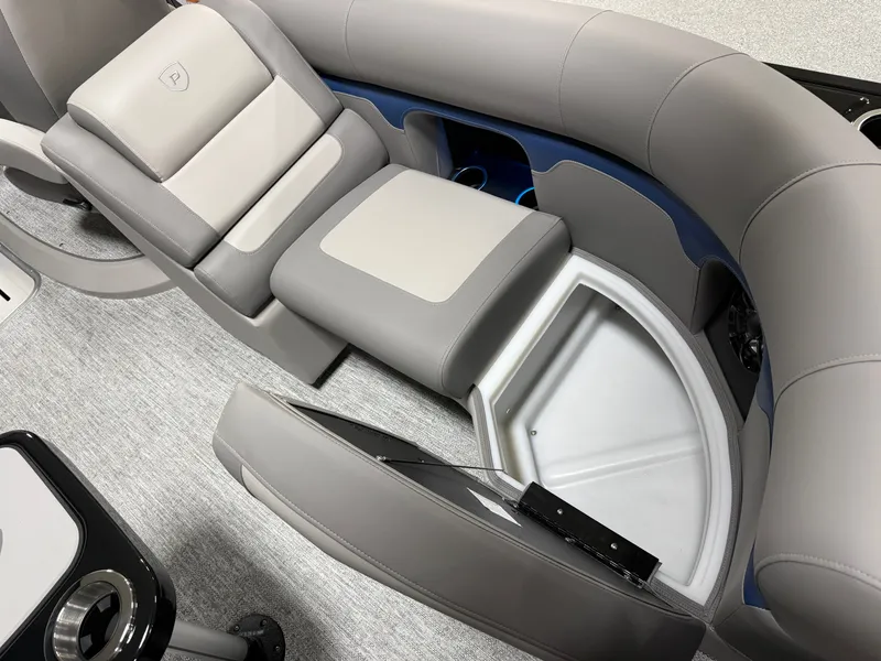 Slide: The Image of Premier 210 Sunsation 2026 - 28