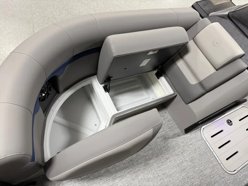 Slide: The Image of Premier 210 Sunsation 2026 - 61