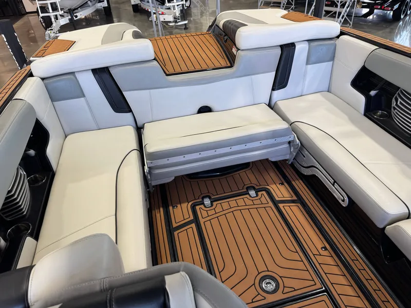 Slide: The Image of Nautique Super Air Nautique G23 2014 - 16