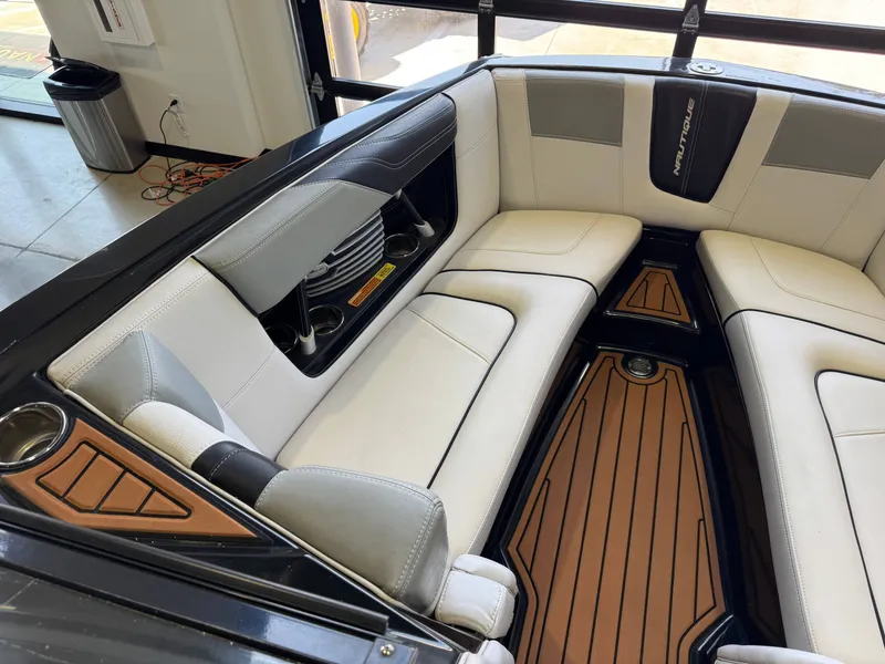 Slide: The Image of Nautique Super Air Nautique G23 2014 - 19