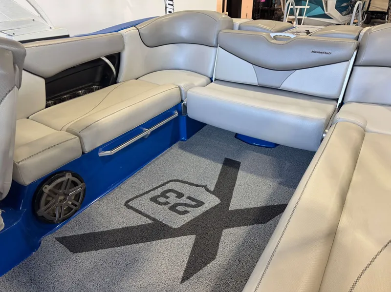 Slide: The Image of MasterCraft X23 2016 - 17