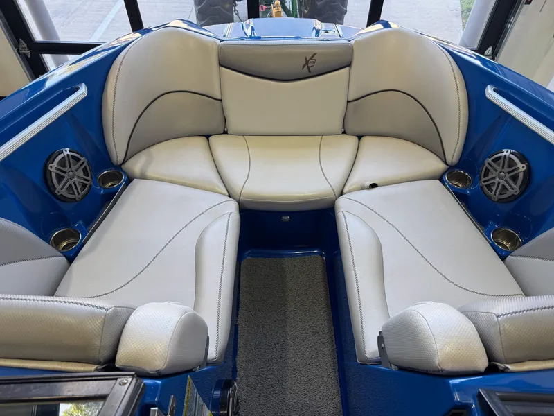 Slide: The Image of MasterCraft X23 2016 - 19