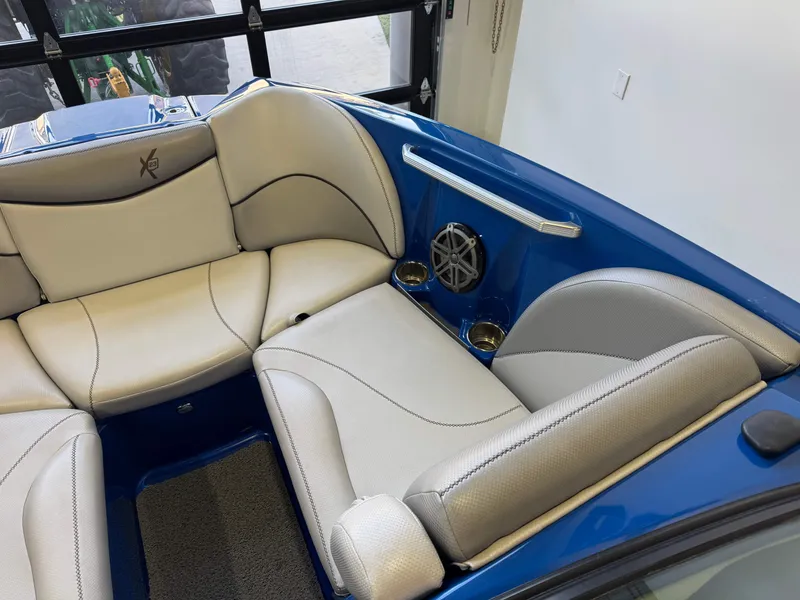 Slide: The Image of MasterCraft X23 2016 - 20